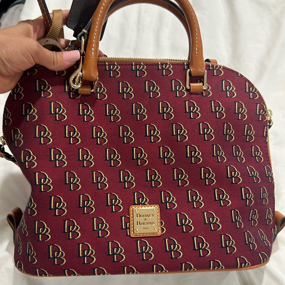 Dooney & Bourke bag good conditions